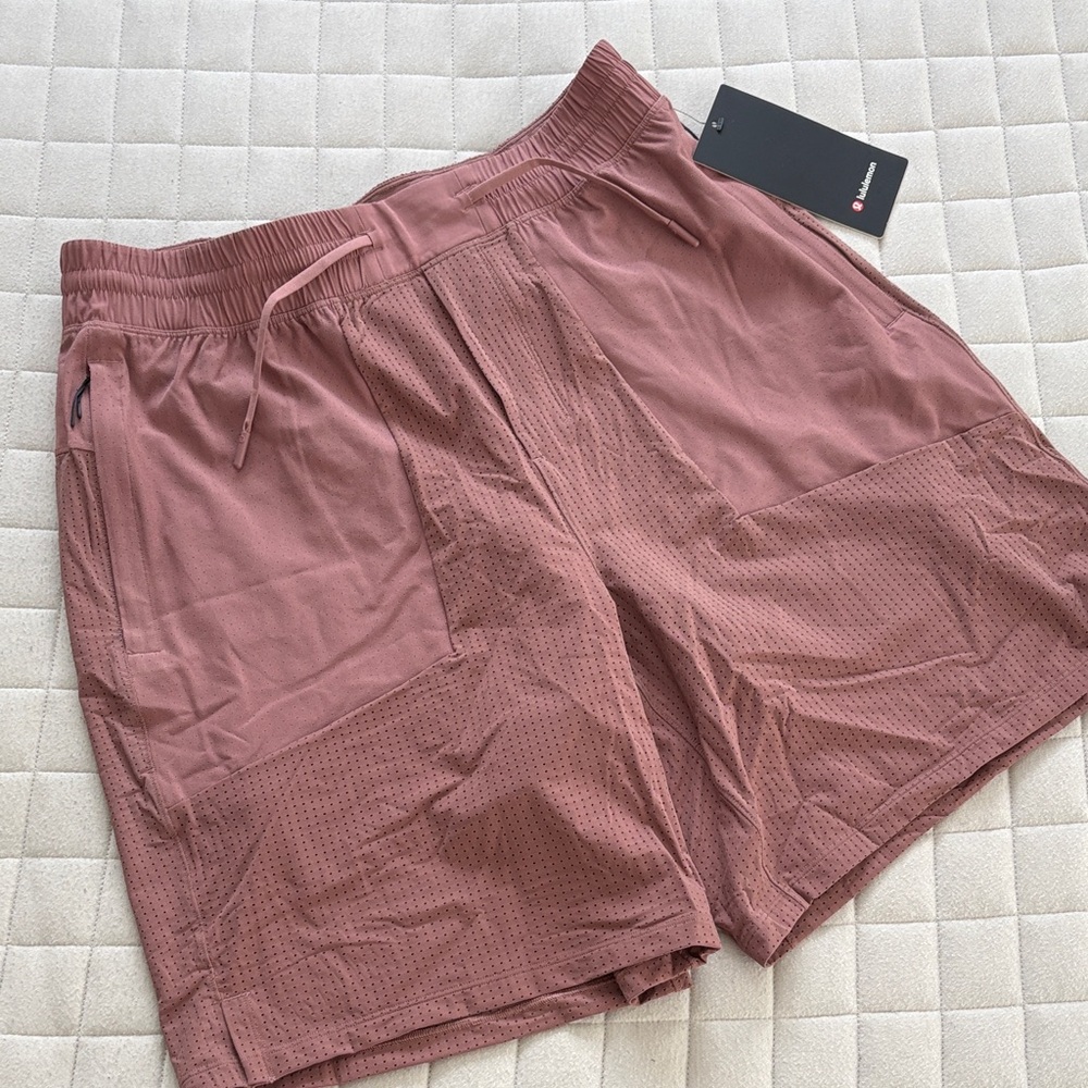 Lululemon Athletica Men's Step Back Jump 9” Shorts in Mauve/Dusty Rose color